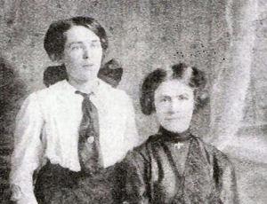 Twins Hetty and Ethel Jackson, b.1894 (click to view full photo)